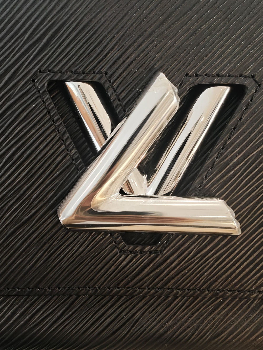 Louis Vuitton Epi Twist Shoulder Bag MM - Picture 11 of 13